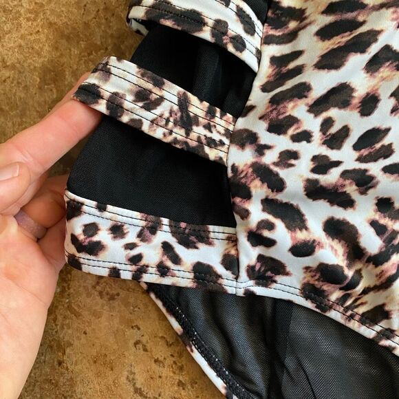 Torrid leopard‎ PRINT LADDER MESH HIGH WAIST SWIM BOTTOM - Picture 3 of 6